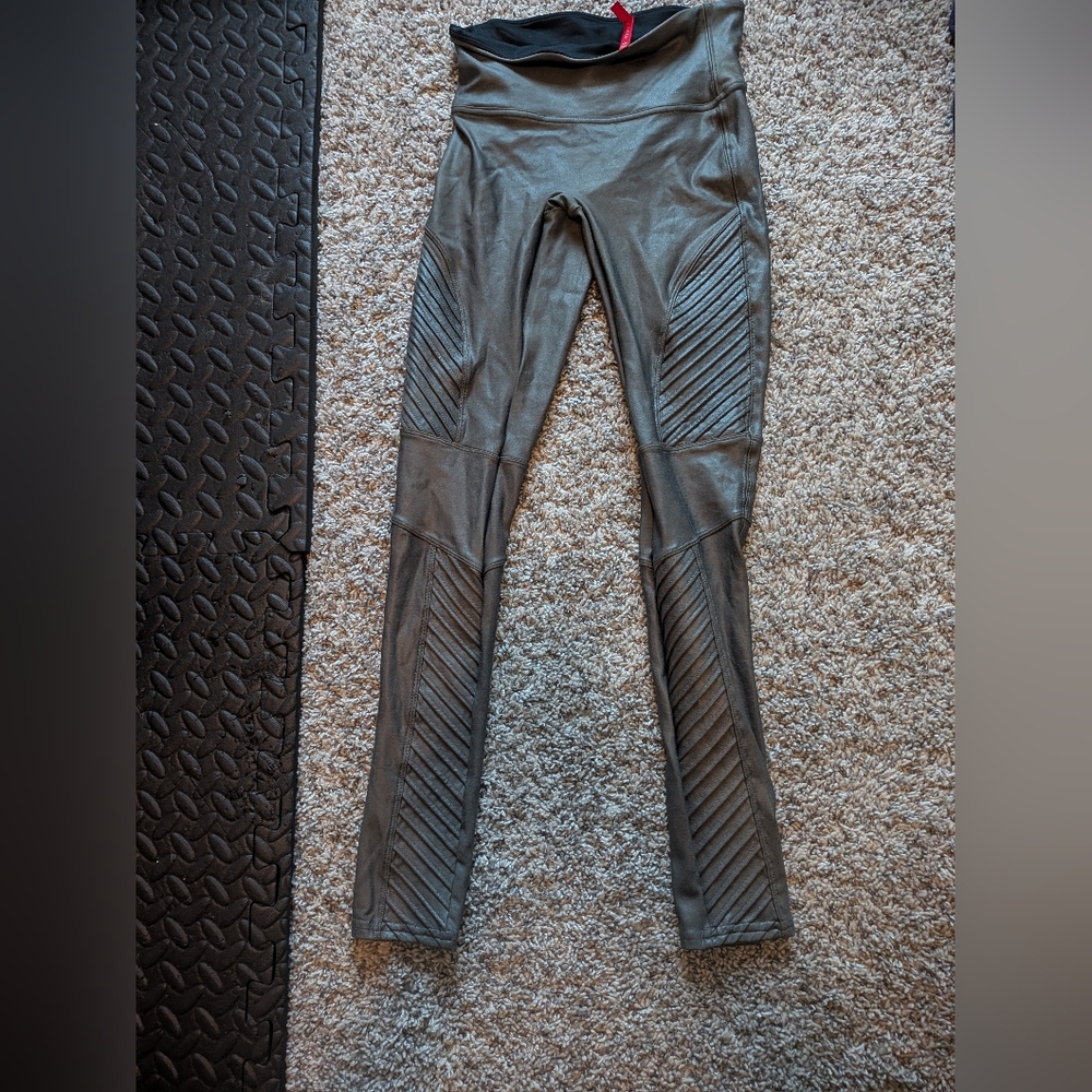 SPANX Black and Gray Leggings EUC